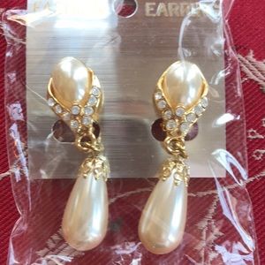 5/$25 Sparkly Faux Pearl Clip Earrings